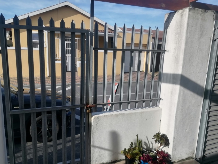 2 Bedroom Property for Sale in Woodlands Western Cape